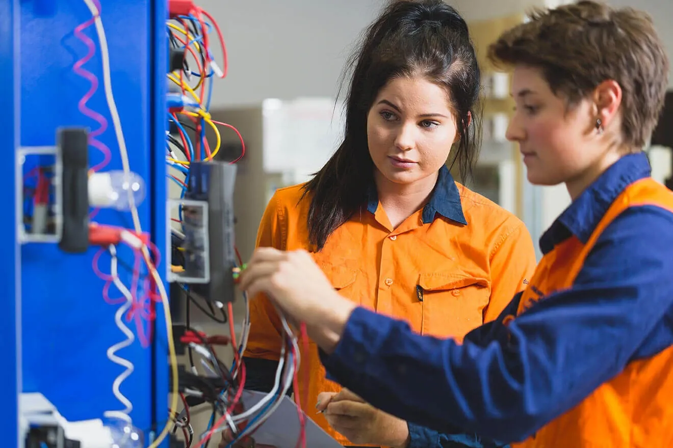 2 female apprentices training at EGT